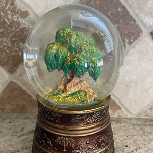 Taylor Swift Willow Snowglobe